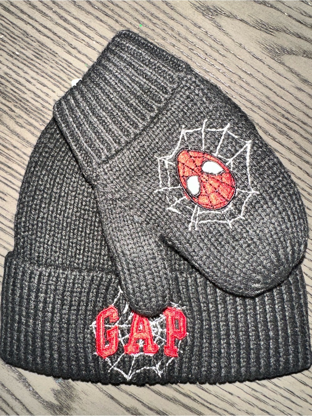 GAP Kids Marvel Spiderman Black Red Knit Beanie and Mittens Set  - NWT